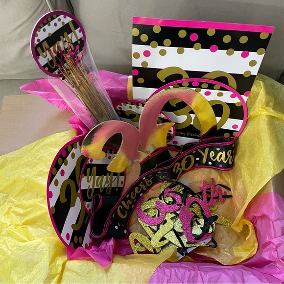 (10 Piece) 30th Birthday Pink & Gold Decorations - Picture 15 of 15